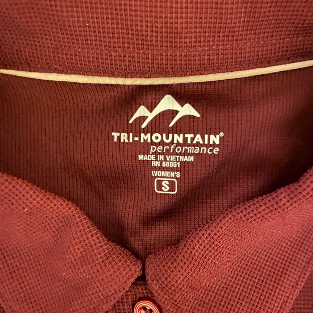 NWT maroon polo golf shirt.  Womens size small - Picture 3 of 5